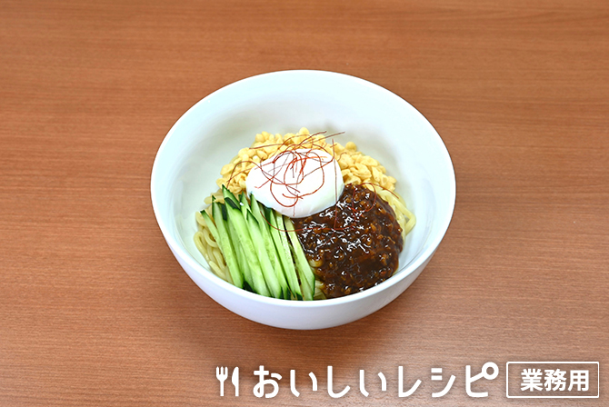 /きゅうりと温玉の冷し台湾まぜそば