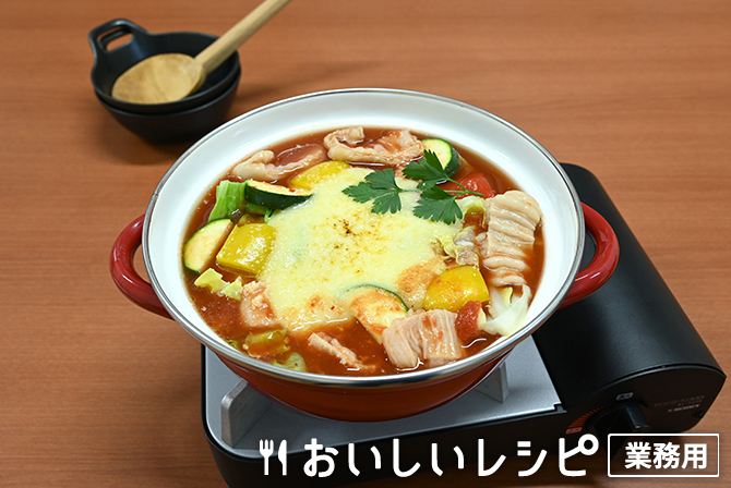 /とろーりチーズと牛もつの背徳トマト鍋