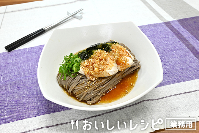 /よだれ鶏のせ 韓国風ピリ辛そば